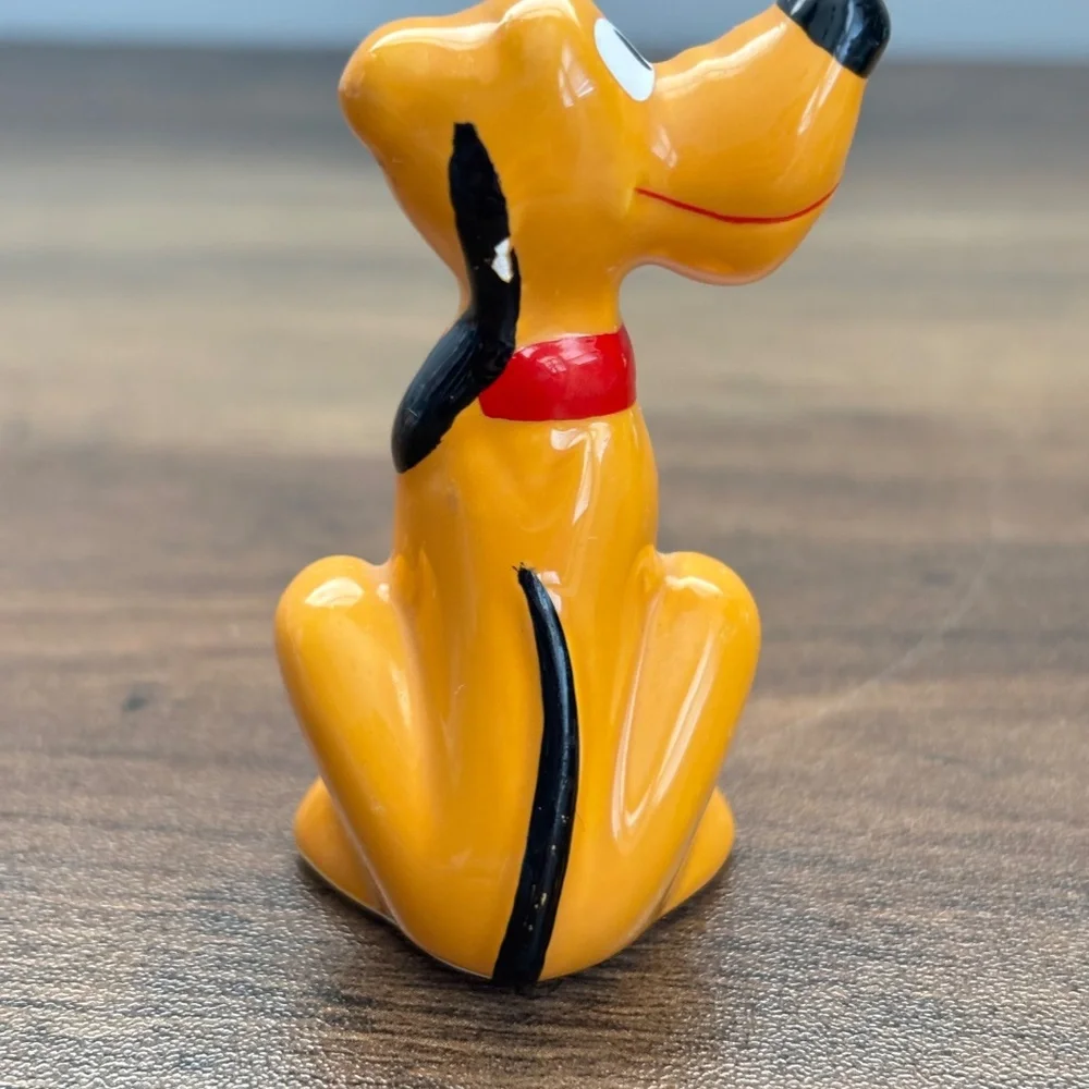 VINTAGE Walt Disney Productions Sitting PLUTO Ceramic Porcelain Figurine 2.25
